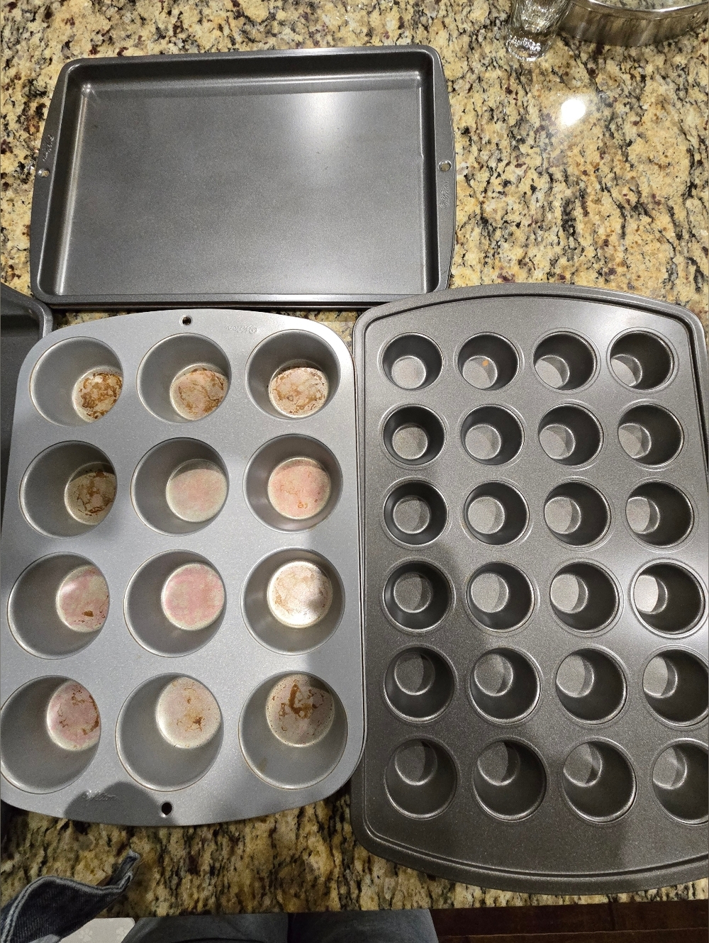 Wilton 5 Piece Nonstick Baking Sheets & Cupcake Pans - Picture 3 of 9